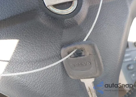 2003 Volvo S60 2.5T Awd из США, поврежденный, VIN YV1RH59H232255483